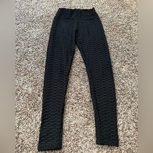 Black yoga booty lift leggings